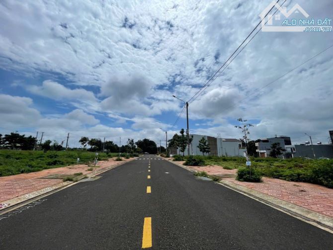 02 LÔ LIỀN KỀ TỔ DÂN PHỐ 8 - P. TÂN AN, KHU 3,2 HA KẾ ĐÔNG DU - 1
