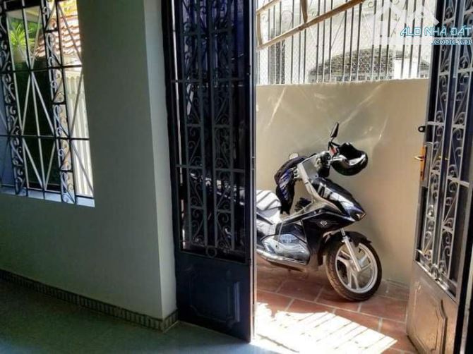 Bán nhà hẻm xe máy 3 mặt tiền đường Cao Văn Bé, Nha Trang chỉ 2,5tỷ - 1