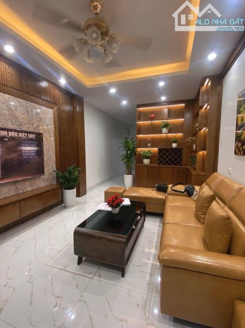 NHÀ ĐẸP TRẦN CUNG - 50M Ô TÔ TRÁNH - FULL NỘI THẤT - THANG MÁY - 40M2 - 7 TẦNG - 10.8 Tỷ - 1