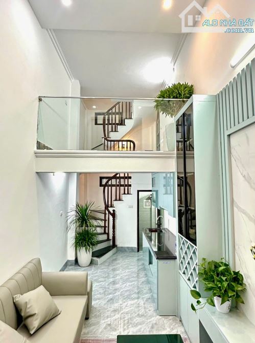 Một căn duy nhất - Nhỉnh 4 tỷ - Sát ô tô - Phố Định Công Thượng - 25 M Full nội thất. - 1