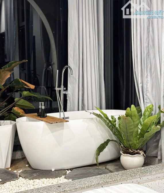 Bán khách sạn 10PN, 11WC, 250m2 tại Hoàng Hoa Thám, P10, Đà Lạt, 13,5 tỷ VND - 1