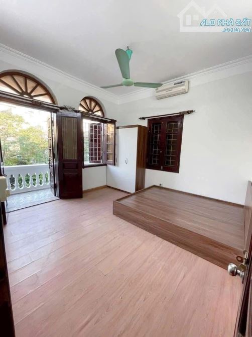 Mặt phố Trần Đại nghĩa kéo dài ,diện tích 42/50mT2.  5 tầng . MT 5.6m. Giá  17tỷ Hoàng Mai - 1