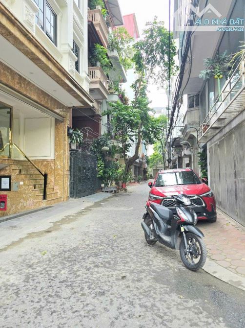 LÔ GÓC HOÀNG QUỐC VIỆT - DT 100M2 x 9T - MT 6,6M - 48,9 TỶ-VỈA HÈ-Ô TÔ TRÁNH-GẦN PHỐ - 1