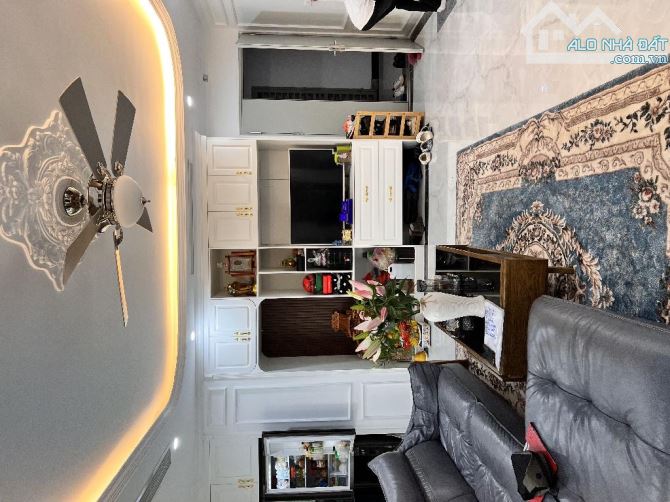 Bán căn hộ lô góc 2 ban công - 145m² 3Pn full đồ - Gần BX Nước Ngầm - 7 ty - 1