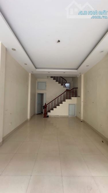 NHÀ QUẦN NGỰA BA ĐÌNH 17TỶ 40M 4T MT4.5M VỈA HÈ RỘNG ÔTÔ TRÁNH KINH DOANH ĐỈNH - 1