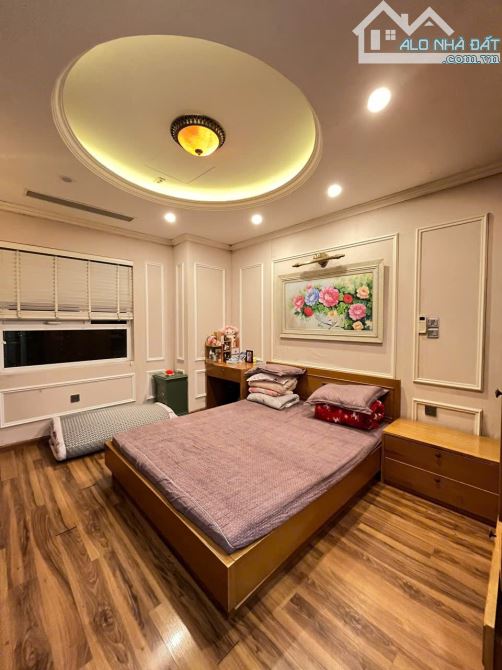 Bán gấp CH Golden Palace 4PN DT 141m View Đẹp Full NT sẵn sổ có slo tô tô giá 10 tỷ - 1