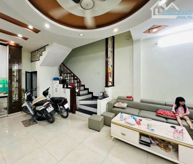 ❤️CHO THUÊ Nhà Mặt Phố Nguyễn Khánh Toàn , DT 50m, 5 tầng, MT 5,5m, THÔNG SÀN, KINH DOAN - 1