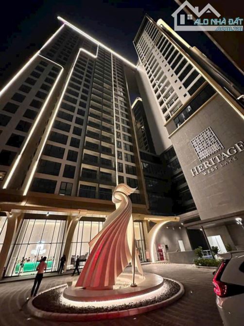 Cần bán căn hộ hạng sang 3PN 160m2 HERITAGE WESTLAKE ngắm view hồ Tây 170 triệu/m2 - 1