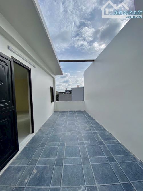 Nhà đẹp hiếm Full nội thất cao cấp ngõ 239 Bồ Đề DT 35m2 . Giá 8.9 tỷ - 12