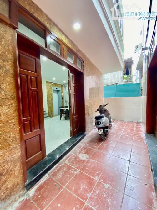 Nhà đẹp hiếm Full nội thất cao cấp ngõ 239 Bồ Đề DT 35m2 . Giá 8.9 tỷ - 14