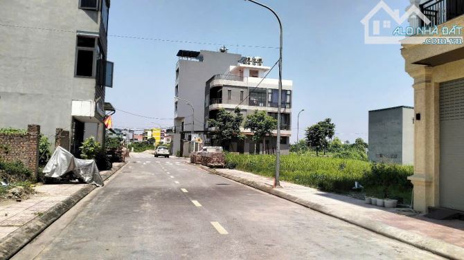 Bán đất phân lô view cv hồ điều hoà 30 ha , dt 70m , mt 5m , đường 13m , vỉa hè giá14,5tỷ - 2