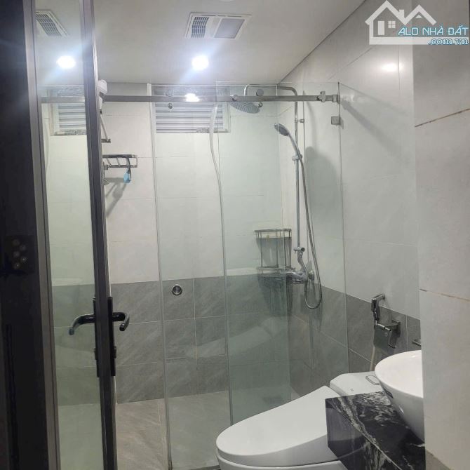 BÁN NHÀ THẠCH BÀN, 6.X TỶ, DT42.5M2, 5 TẦNG, MT: 4M, Ô TÔ 20M, VỊ TRÍ TRUNG TÂM AEON - 2