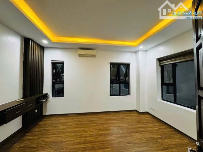 Cho thuê nhà Trần Quốc Hoàn 50m2 5 tầng thông sàn giá 18tr khu phân lô ô tô đỗ. - 2