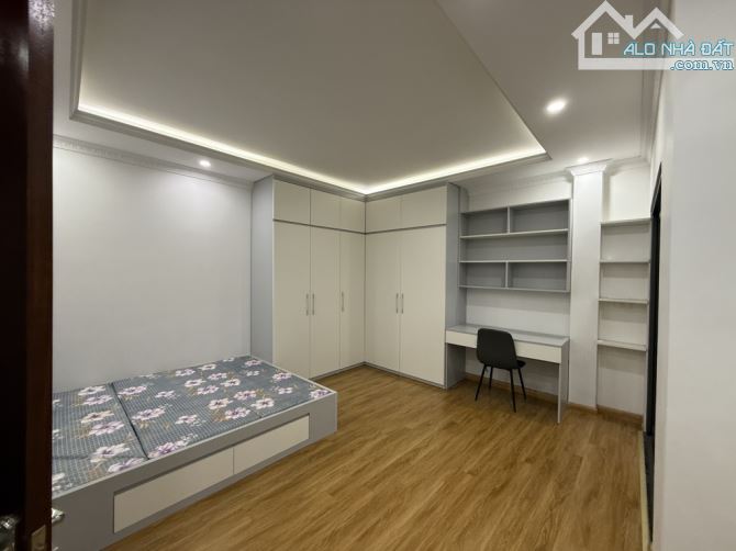 NHÀ KHÓ TÌM -SÁT MẶ PHỐ LỚN -DIỆN TÍCH VỪA MIẾNG -ĐẦU TƯ HAY Ở ĐỀU HỢP LÝ -GIÁ 9 TỶ NHỈNH. - 2