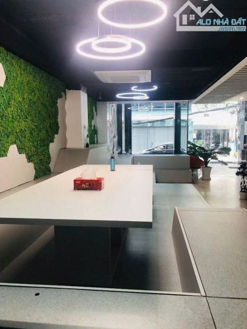 Toà nhà mặt tiền Phan Đăng Lưu Quận Phú Nhuận,DT:6,5x30 kc: hầm 6T thu nhập 200tr/th - 2