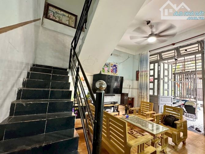 Bán nhà 2 tầng, 67m2, ngang 5m, 4pn gàn Làng ĐH Dĩ An nhỉnh 3 tỷ - 2