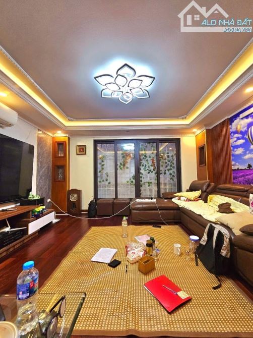 Bán nhà khu phân lô Võ Thị Sáu 6 tầng thang máy ô tô đỗ cửa nhà đẹp nội thất xịn ở ngay DT