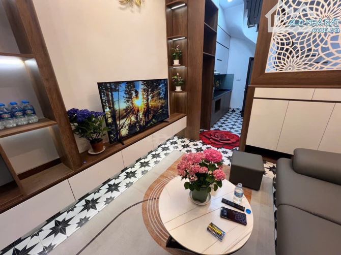 Phố Hồng Hà - Q.Hoàn Kiếm : 30m2 x 5T - Sân Xe Riêng- Sổ Nở Hậu – Giá 6 Tỷ - 2