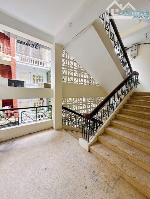 Bán căn tập thể trung tâm, giá tốt, tiện ích, nhà đẹp như khách sạn 5 sao, 2 thoáng - 2