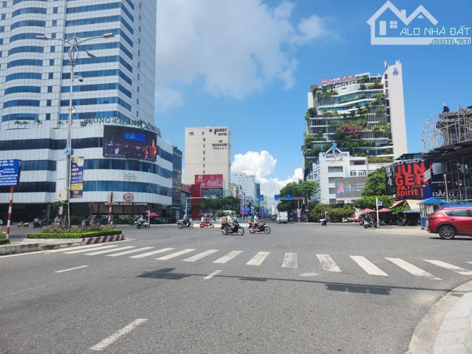 NHÀ ĐẸP T.TÂM THÀNH PHỐ–HOÀNG DIỆU –ÔTÔ ĐỖ TRONG NHÀ -AN CƯ LÝ TƯỞNG, 3 TẦNG Ở NGAY - 5.X - 3
