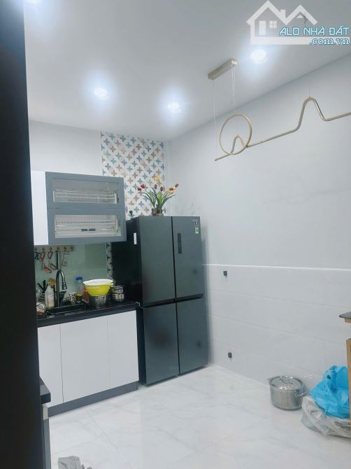 NHÀ MỚI Ở NGAY - 61M2 NỞ HẬU - 3 PHÒNG NGỦ - GẦN MẶT TIỀN - Đ.PHAN VĂN TRỊ, BÌNH THẠNH - 3
