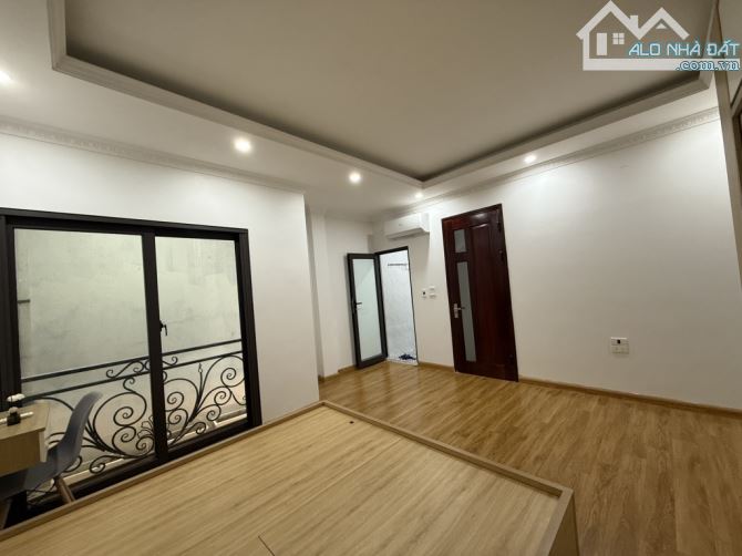 NHÀ KHÓ TÌM -SÁT MẶ PHỐ LỚN -DIỆN TÍCH VỪA MIẾNG -ĐẦU TƯ HAY Ở ĐỀU HỢP LÝ -GIÁ 9 TỶ NHỈNH. - 3