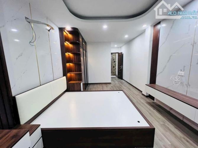 HOÀNG QUỐC VIỆT NHÀ MỚI 7 TẦNG 40M Ô TÔ SÁT NHÀ VÀI BƯỚC RA PHỐ. - 3