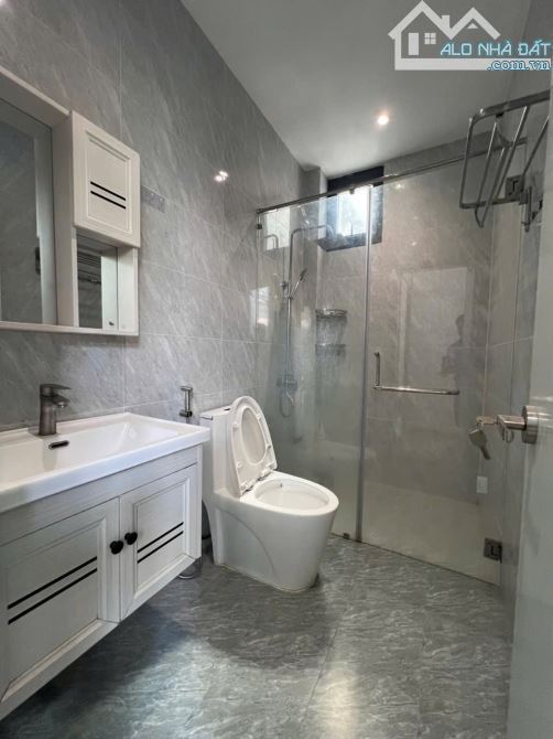 CẦN BÁN GẤP NHÀ PHỐ ĐẸP, VỊ TRÍ VIP TRUNG TÂM NHÀ BÈ, GIÁ TỐT NHẤT KHU VỰC - 2