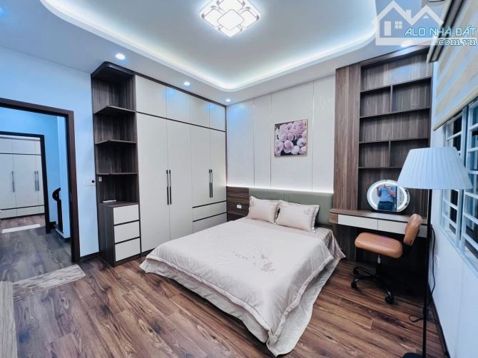 GẦN HỒ ĐỀN LỪ - LÔ GÓC - SÁT Ô TÔ - CHỈ NHỈNH 7 ĐỒNG - PHỐ HOÀNG MAI - 40M x 4 TẦNG. - 3