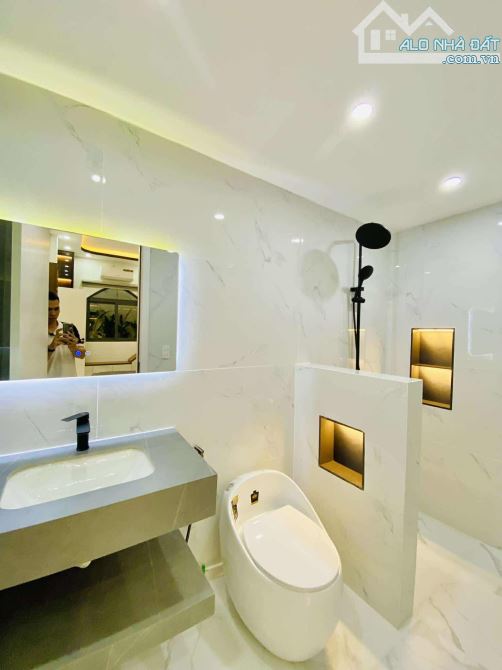 Bán TIỂU VILLA sân vườn 140m2 tặng nội thất cao cấp ngang 6m - 4