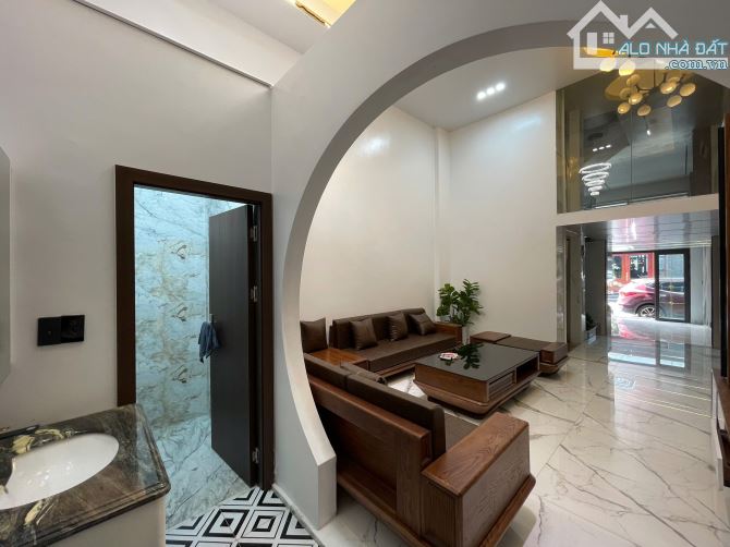 Nhà 5 tầng độc lập có thang máy mặt đường khu vực Đằng Lâm - 4