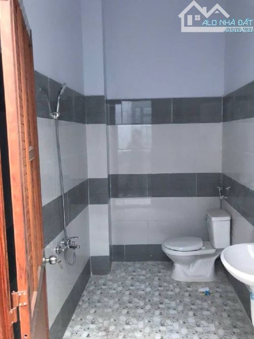 HẺM THÔNG XE HƠI ĐẶNG THÚC VỊNH NHÀ 2 TẦNG DIỆN TÍCH LỚN - 4