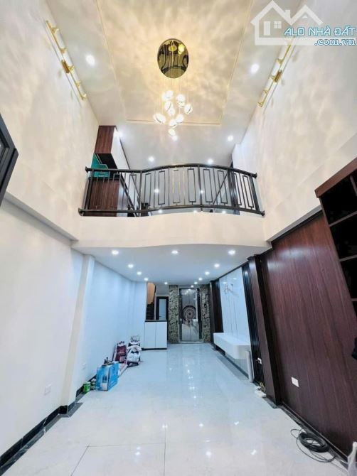 HOÀNG QUỐC VIỆT NHÀ MỚI 7 TẦNG 40M Ô TÔ SÁT NHÀ VÀI BƯỚC RA PHỐ. - 4