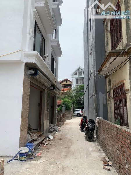 BÁN NHÀ - THẠCH BÀN - BÁT KHỐI - CỰ KHỐI - 35M-5T - Ô TÔ ĐỖ CỬA - GIÁ ĐẸP - 4