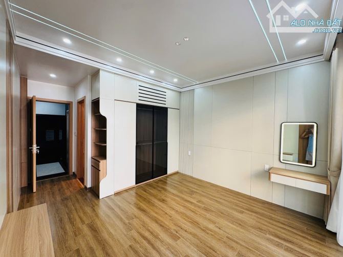 Bán Nhà 5 Tầng Phân Lô Lê Hồng Phong Lô 22 - 5