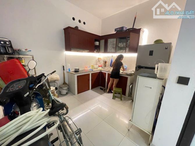 Phố Định Công Hạ- 40m mt 4m 3 tầng ngõ 3 gác  Chỉ 3,4 tỷ - 5