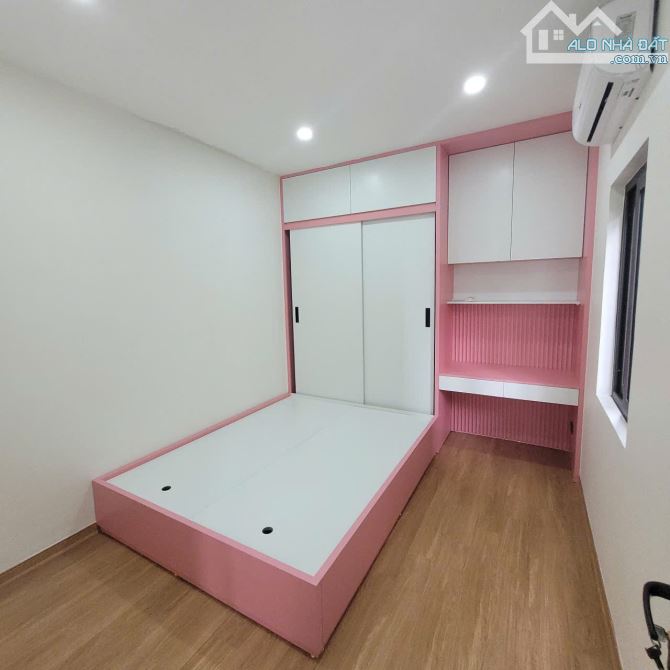 Bán Nhà tổ 5 yên nghĩa vị trí đẹp Gần chợ . Cách bx yên nghĩa 1km .40m. 4 Tầng.5x tỷ có TL - 5