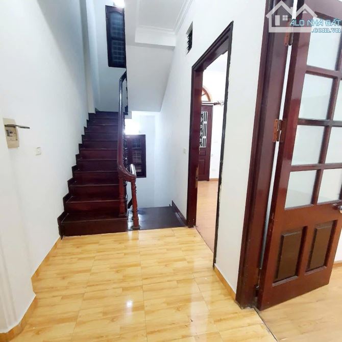 Mặt phố Trần Đại nghĩa kéo dài ,diện tích 42/50mT2.  5 tầng . MT 5.6m. Giá  17tỷ Hoàng Mai - 5