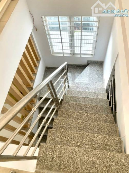 LÁI THIÊU NHÀ 2 TẦNG ĐƯỜNG Ô TÔ 6 M DT 131 M2 GIÁ 3,8 TỶ TL - 5