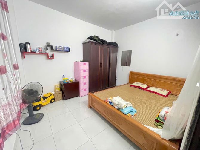 Phố Định Công Hạ- 40m mt 4m 3 tầng ngõ 3 gác  Chỉ 3,4 tỷ - 6
