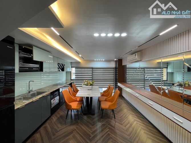 Nhà 5 tầng độc lập có thang máy mặt đường khu vực Đằng Lâm - 6