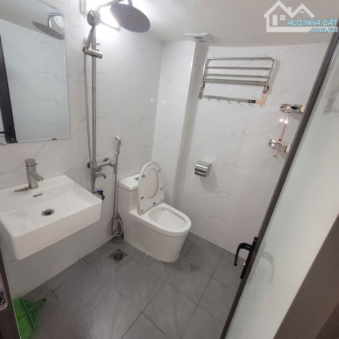 Bán Nhà tổ 5 yên nghĩa vị trí đẹp Gần chợ . Cách bx yên nghĩa 1km .40m. 4 Tầng.5x tỷ có TL - 6