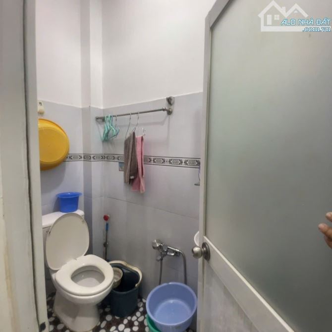 CÁCH HXH 20m - NHÀ 3 TẦNG TẠI NGUYỄN KHOÁI F2. Q4. - 6