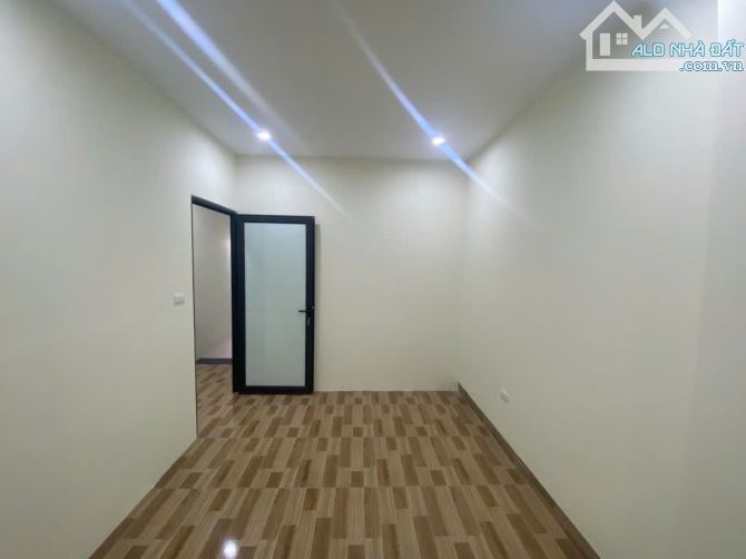 Phố Định Công Hạ- 84m mt 4,1m 2 tầng ngõ 3 gác  Chỉ 3,75 tỷ - 7