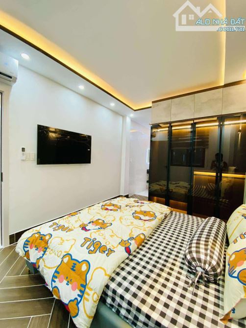 Bán TIỂU VILLA sân vườn 140m2 tặng nội thất cao cấp ngang 6m - 7