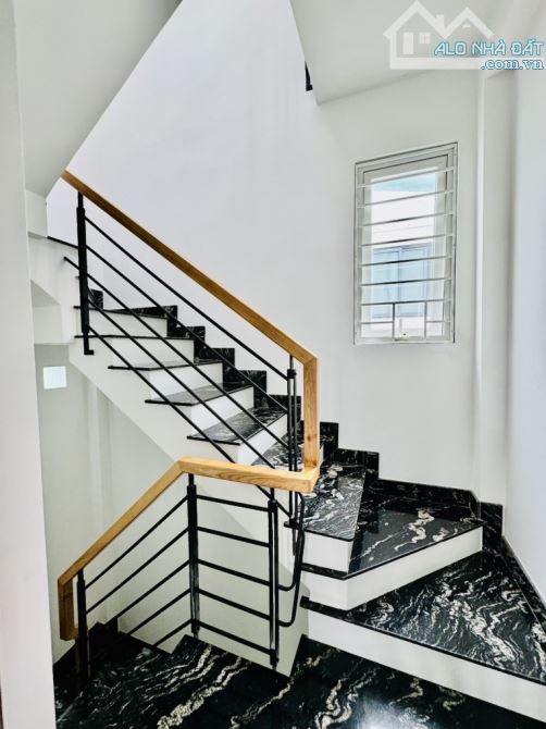 TL CChủ- Mặt Tiền Thụt Bờ Kè Trường Sa- 5 Tầng-View Sông, Landmart 81-Hẻm OTO-Chỉ Nhỉnh 8T - 7