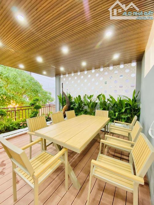 Bán TIỂU VILLA sân vườn 140m2 tặng nội thất cao cấp ngang 6m - 8