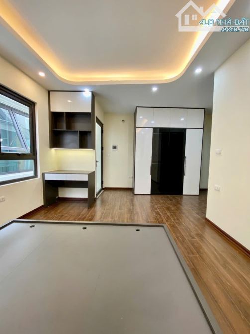 Nhà đẹp hiếm Full nội thất cao cấp ngõ 239 Bồ Đề DT 35m2 . Giá 8.9 tỷ - 8