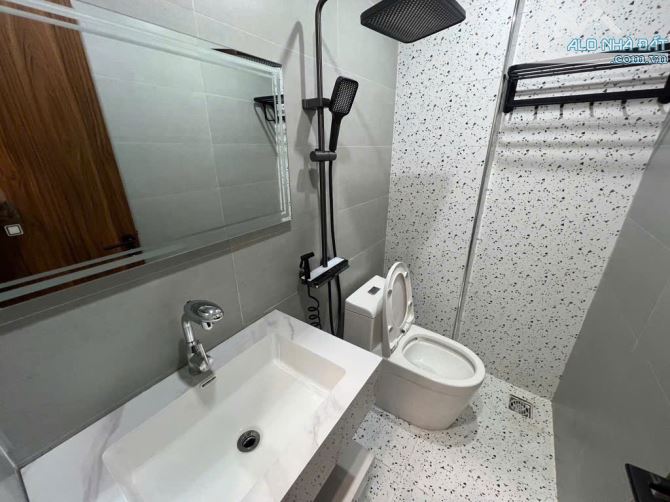Phố Hồng Hà - Q.Hoàn Kiếm : 30m2 x 5T - Sân Xe Riêng- Sổ Nở Hậu – Giá 6 Tỷ - 8
