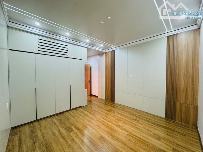 Bán Nhà 5 Tầng Phân Lô Lê Hồng Phong Lô 22 - 9